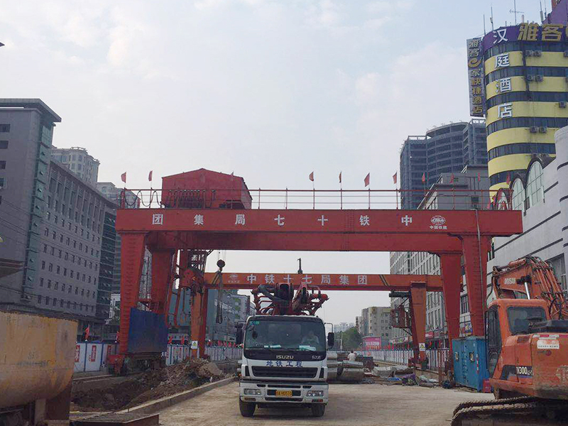 地鐵門(mén)式起重機(jī)