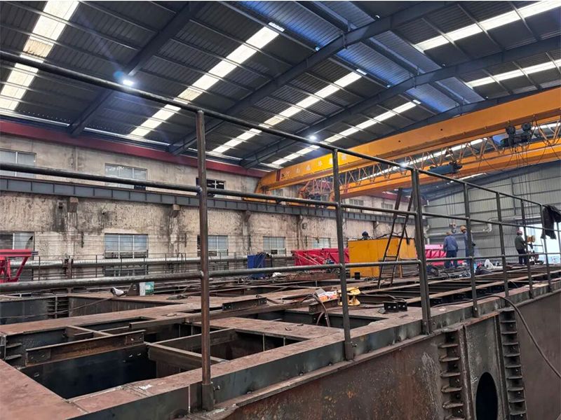 項(xiàng)目進(jìn)展 | 發(fā)往海外的打樁平臺(tái)進(jìn)入主體焊接階段